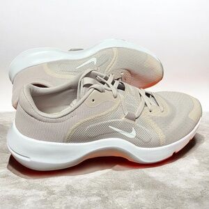 Nike Women In-Season TRAINING Shoes 13 in White & Platinum Violet Sz- 12, 5.5, 5